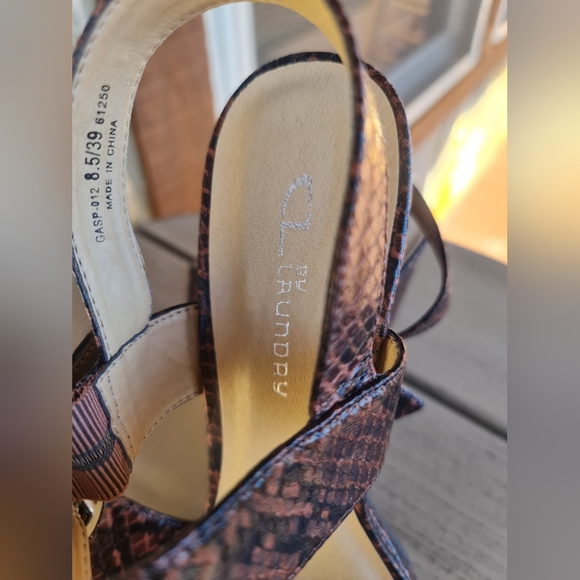 CL by Laundry NWOT SnakeSkin Print Platform Retro Sling Back Buckle 8M - Picture 5 of 6